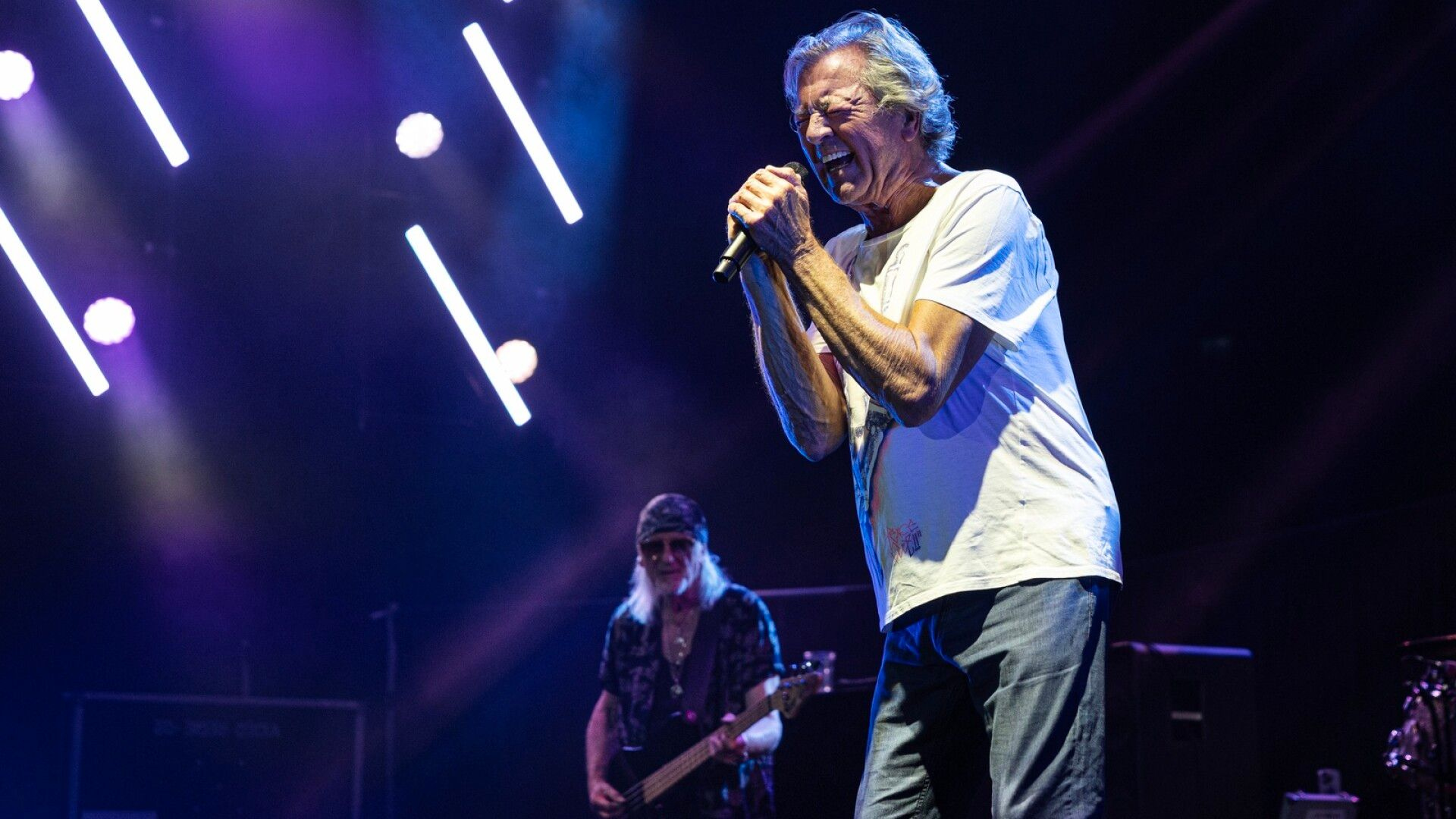 Deep Purple peruu kaksi keikkaa – laulaja sairaalassa