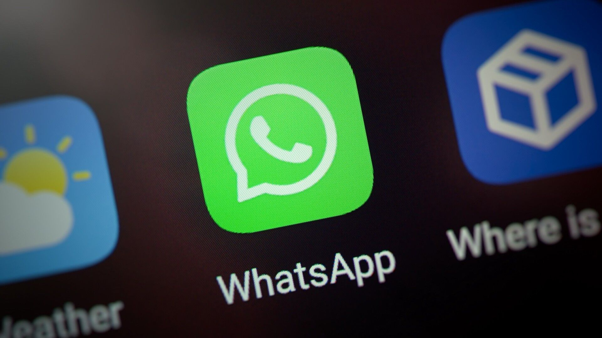 Tarkista tämä WhatsApp-asetus heti – mieheltä vietiin satoja euroja