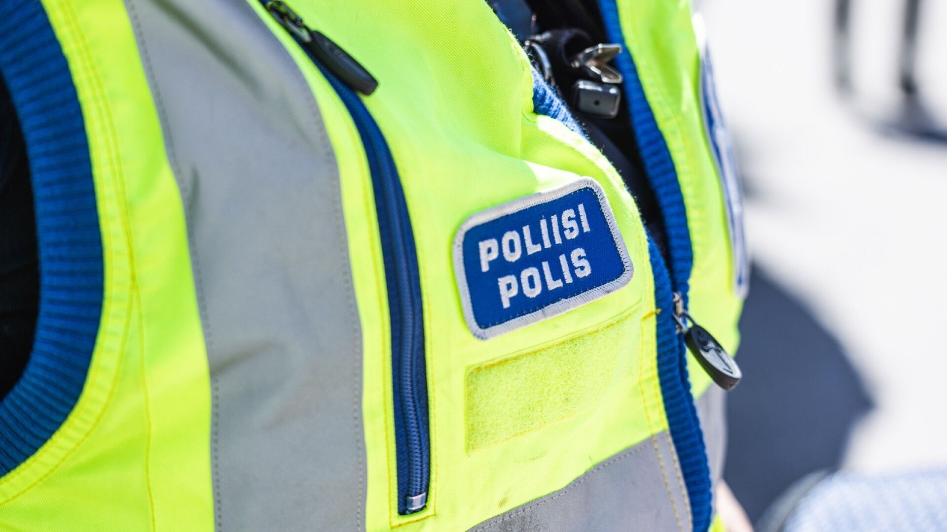 Mopo törmäsi henkilöautoon – kolme loukkaantui
