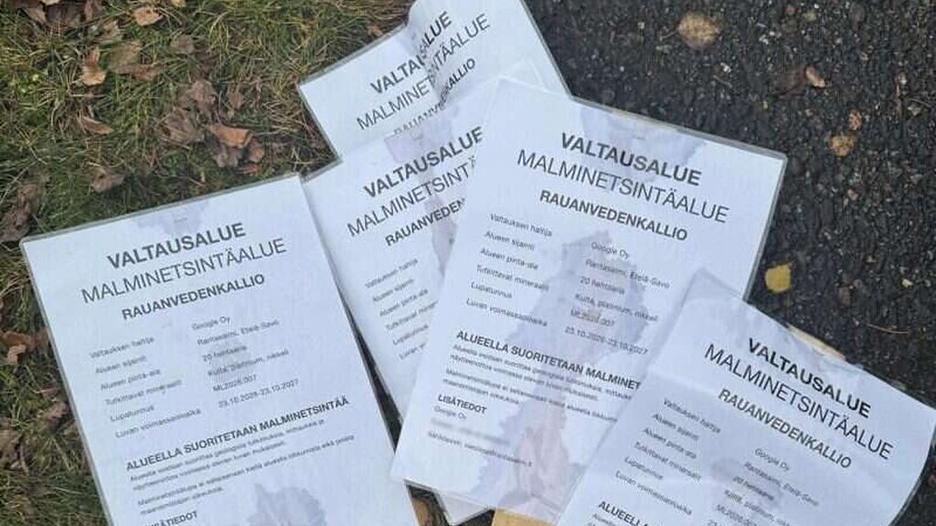 Pikkukuntaan ilmestyi mystisiä kylttejä