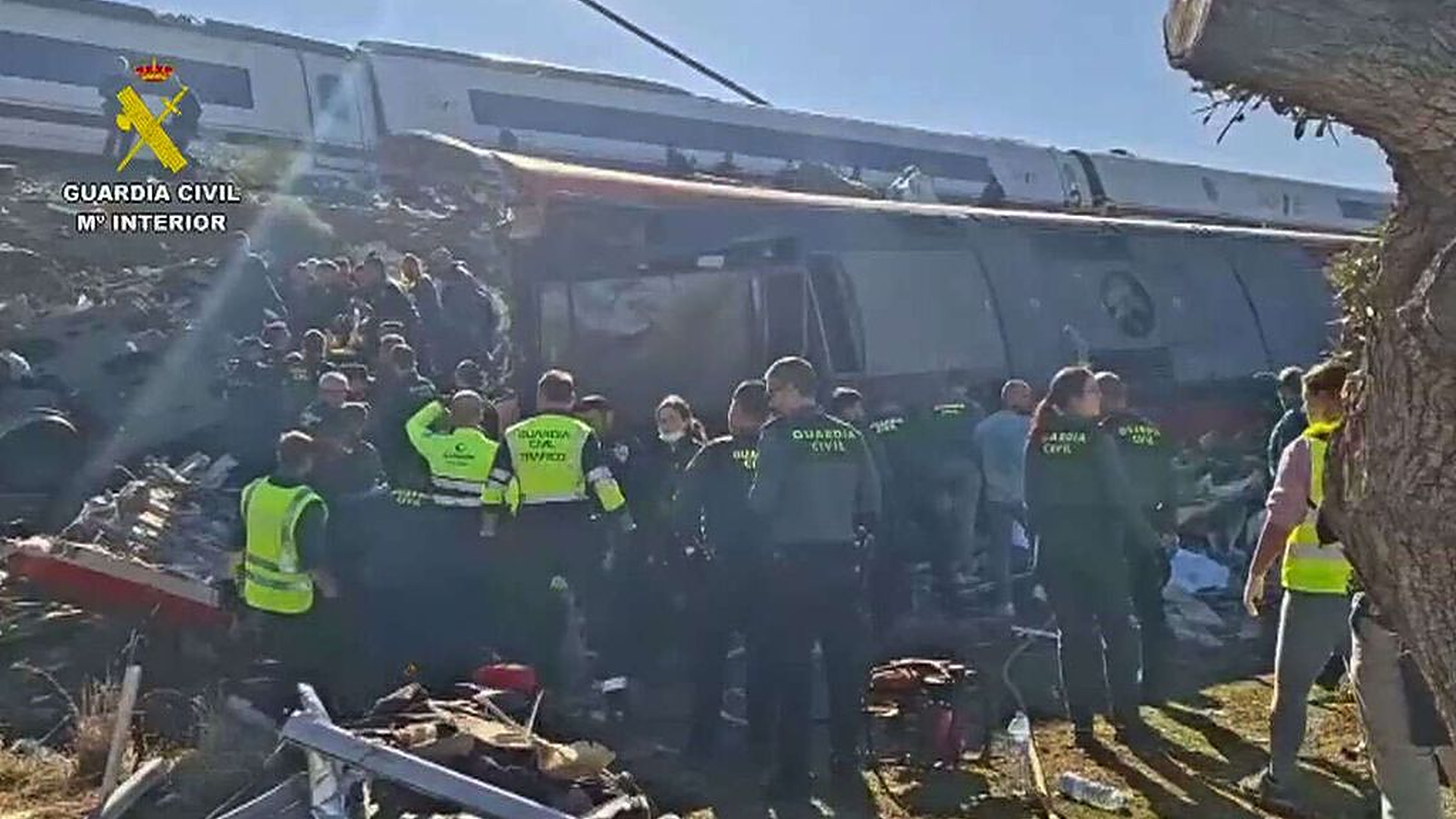 Järkyttävä junaturma pysäytti Espanjan – Ottelut peruttiin heti