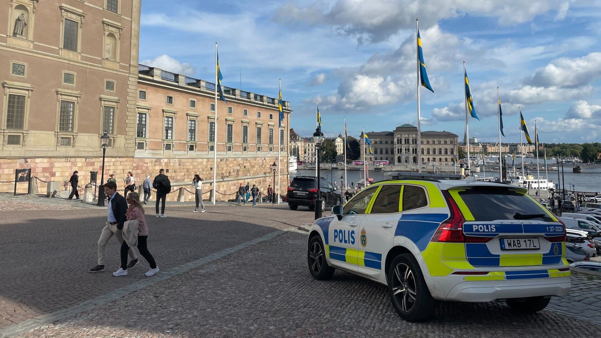 Poliisi säästi työkaverinsa sakoilta – potkut