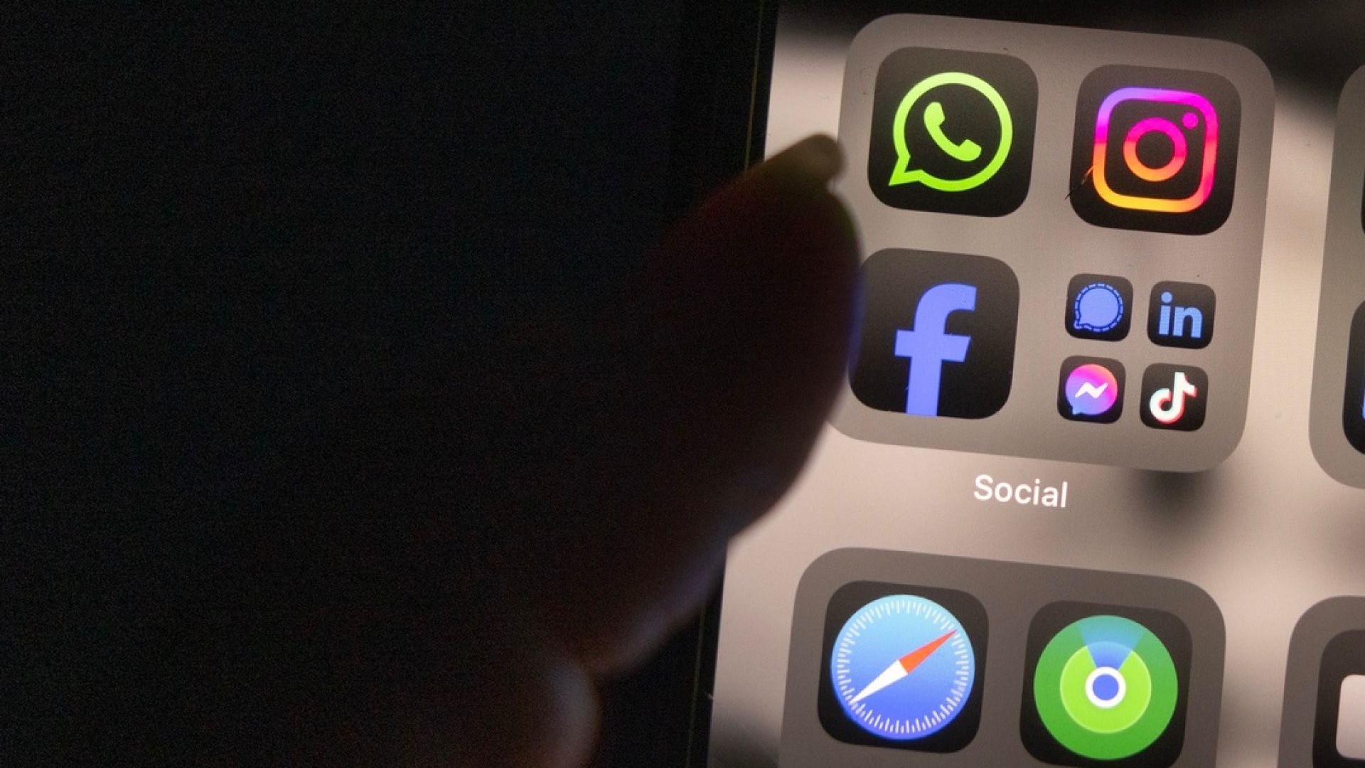 Tarkista tämä WhatsApp-asetus heti – mieheltä vietiin satoja euroja