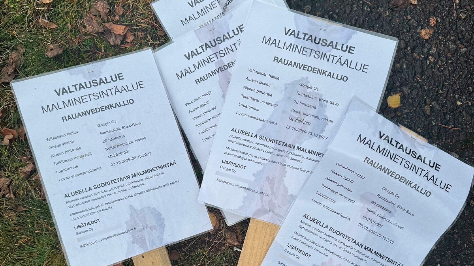 Pieneen kuntaan ilmestyneet kyltit ihmetyttävät – ”Valtausalueen haltija Google”