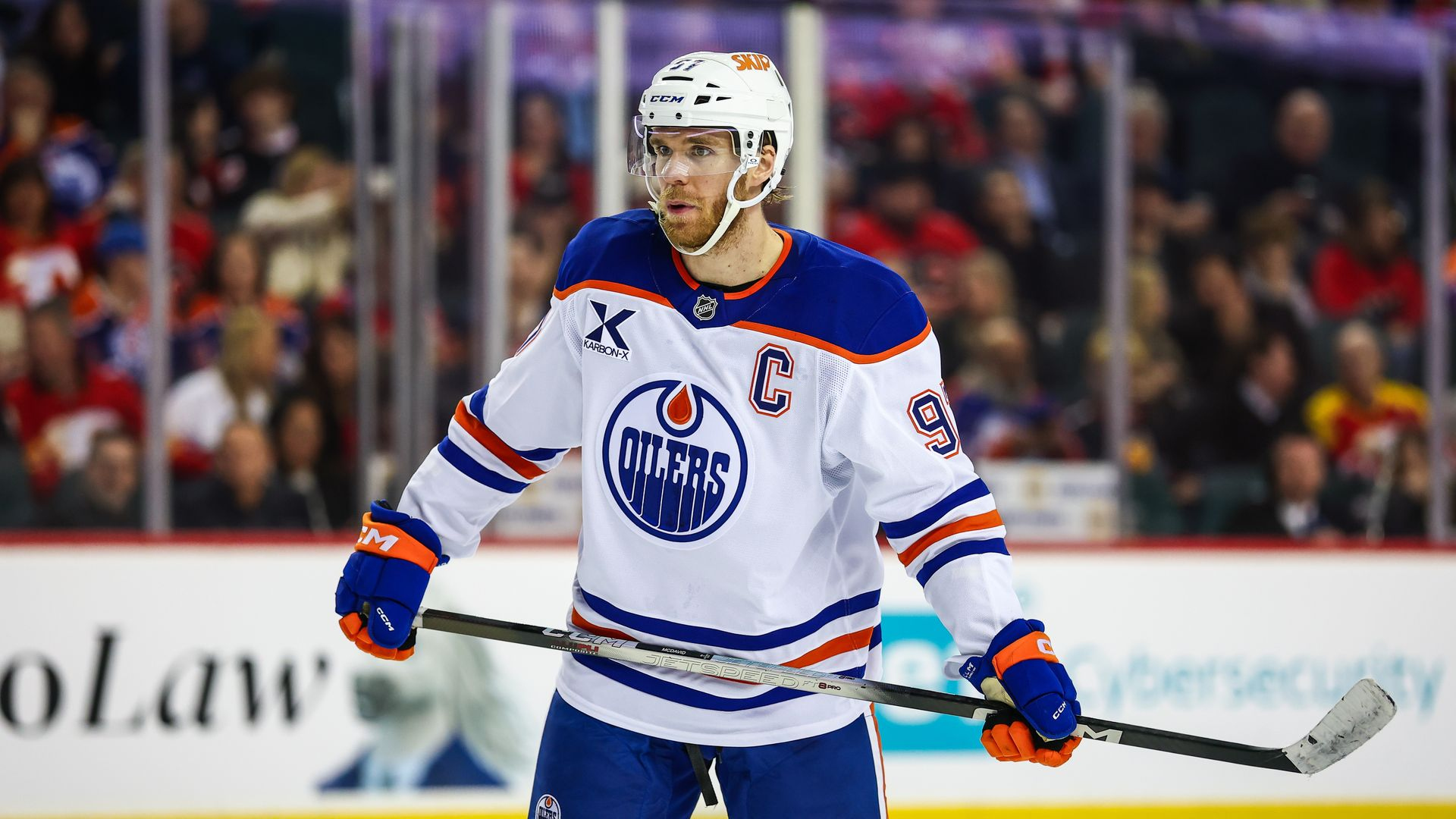 Ällistyttävä Connor McDavid rikkoi taas NHL-ennätyksen – Kasperi Kapanen sai nautiskella supertähden tarjoilusta