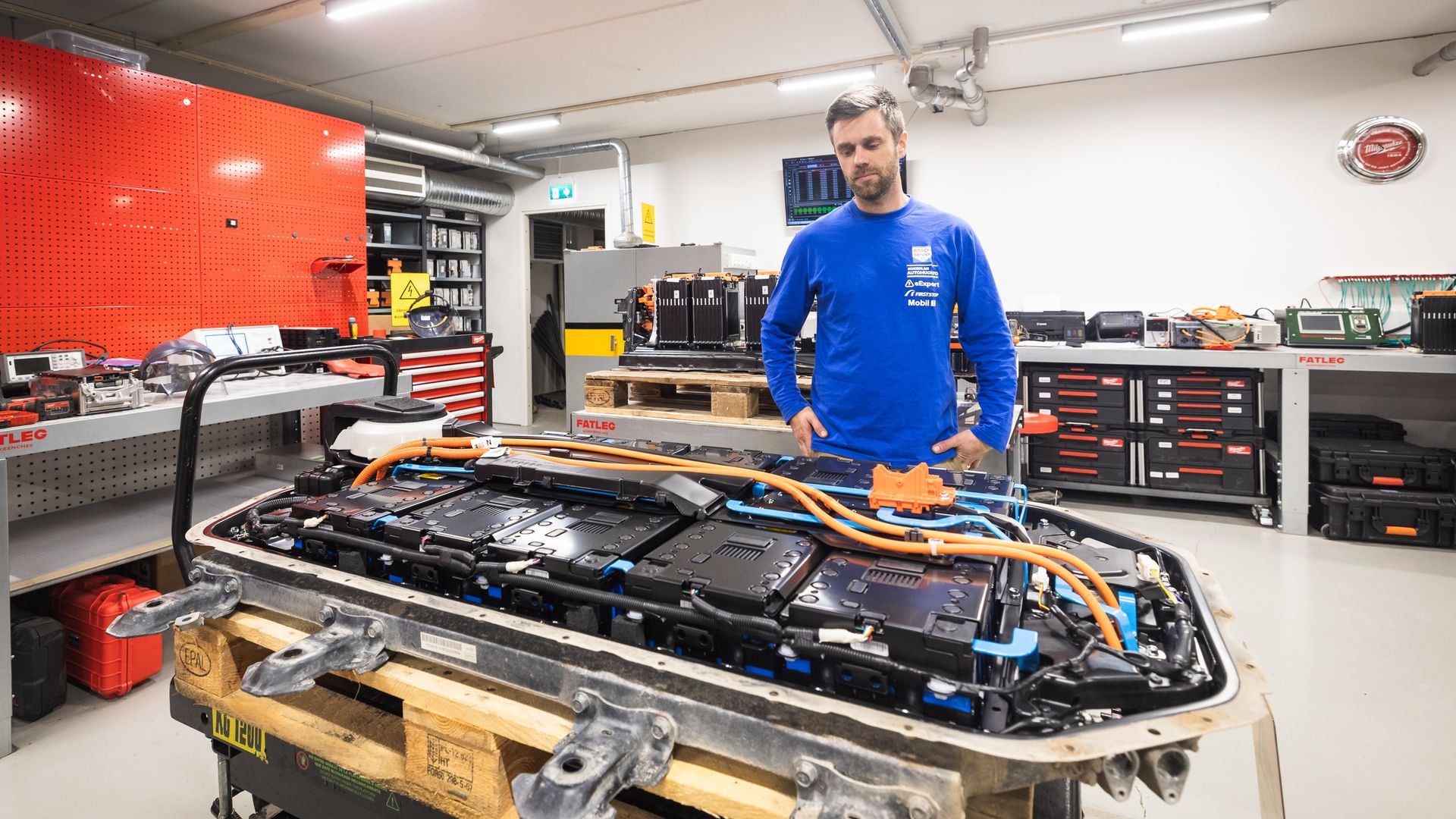 EU-komissio: Sähköautojen akkujen korjaamisen on oltava mahdollista