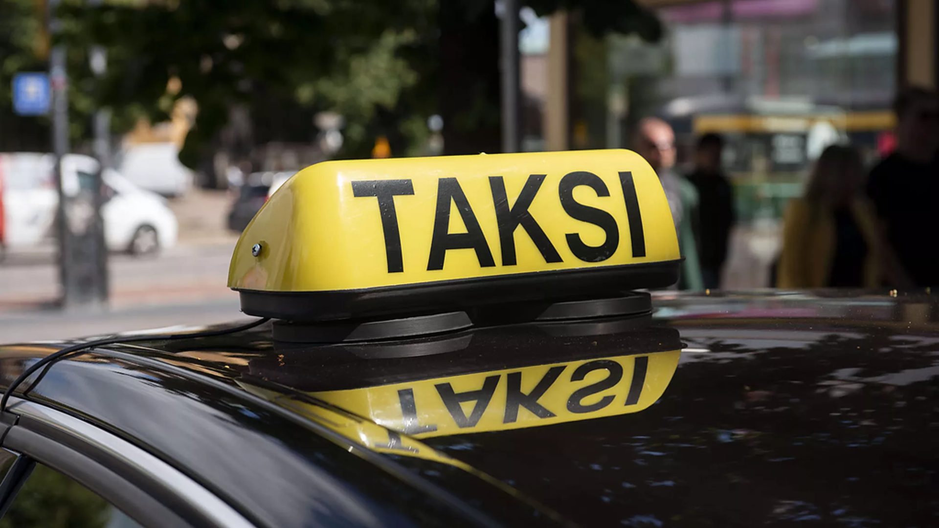 Nyt puhuvat helsinkiläiset taksikuskit: Humalaiset naisasiakkaat häiritsevät