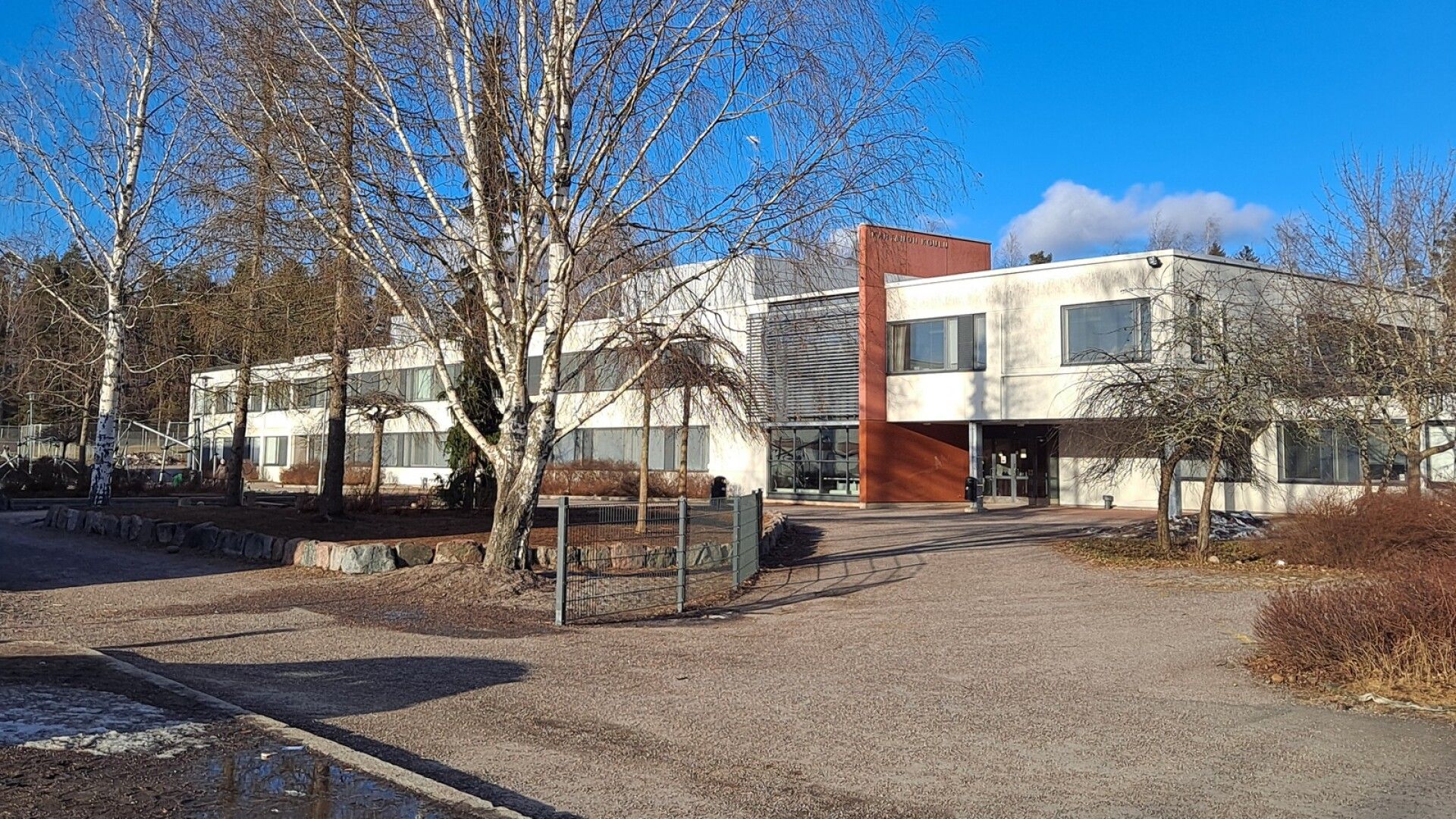 Välikohtaus koululla – pieniin oppilaisiin käytiin käsiksi Järvenpäässä