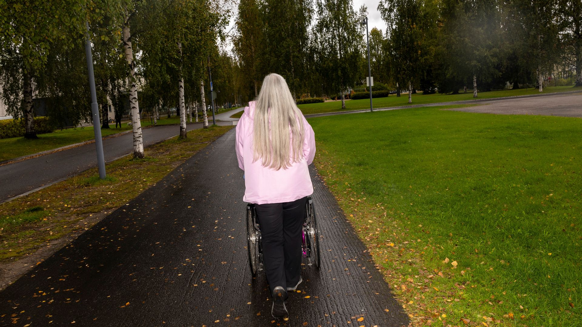Pohde lieventää omaishoidon tuen leikkauksia – nyt esityksenä enintään 15 prosentin vähennys
