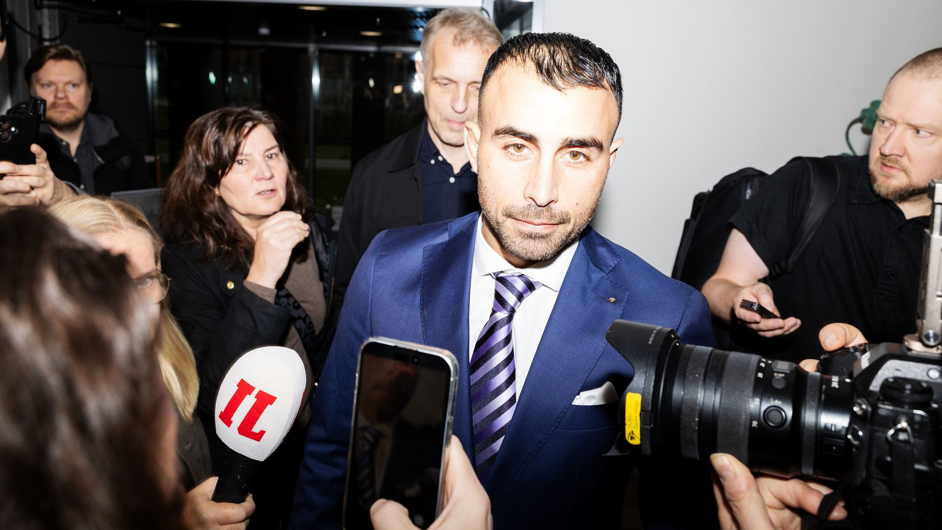 Voiko joku todella haluta 40-vuotiasta naista? Amirkhanin oikeusjuttu paljastaa puheet seksuaalirikoskäräjillä