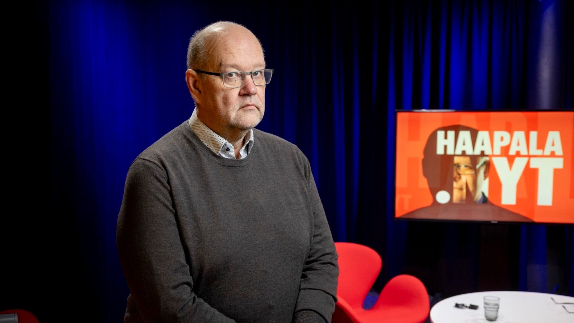 Eläkepomo vääntää rautalangasta, miten indeksileikkuri iskisi 2 000 euron eläkkeeseen