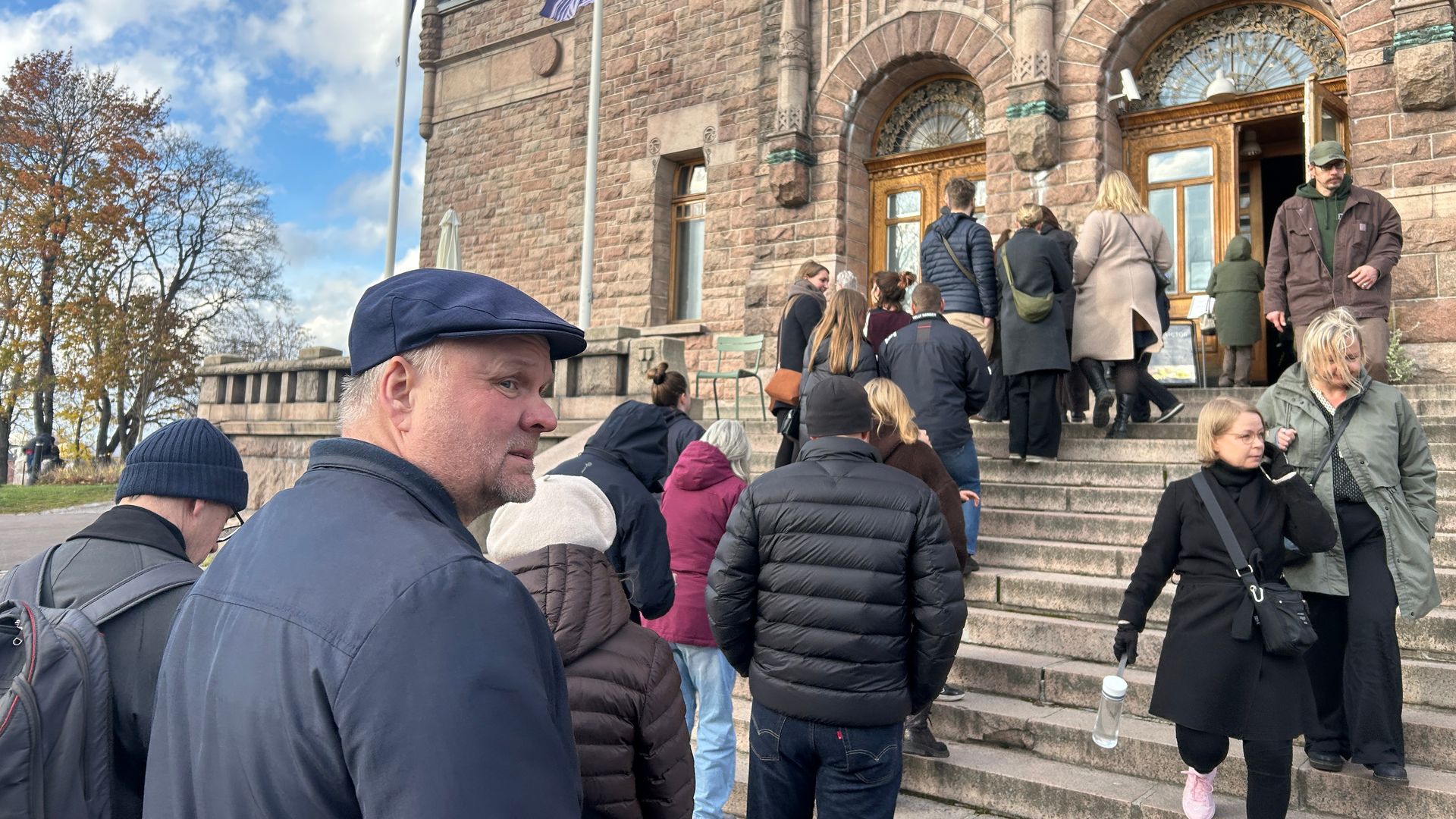 Turun taidemuseon Hugo Simberg -näyttelyssä on riittänyt väkeä – jonoilta ei ole vältytty