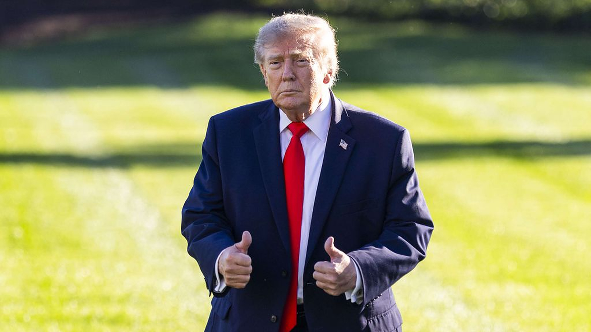 Trumpilla kiusallinen hetki kesken puheen