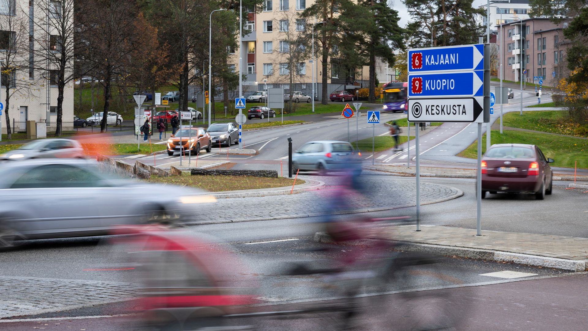 Suomessa on tehty satoja liikenneympyröitä puutteellisilla ohjeilla – nyt mallia otetaan Joensuusta