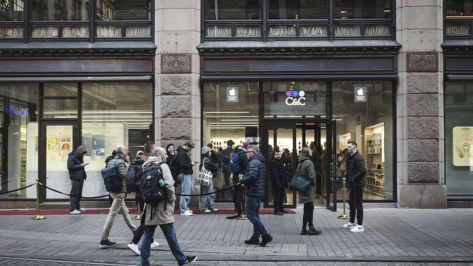 Apple-tuotteiden erikoisliike: Konkurssihakemus ja myymälät kiinni
