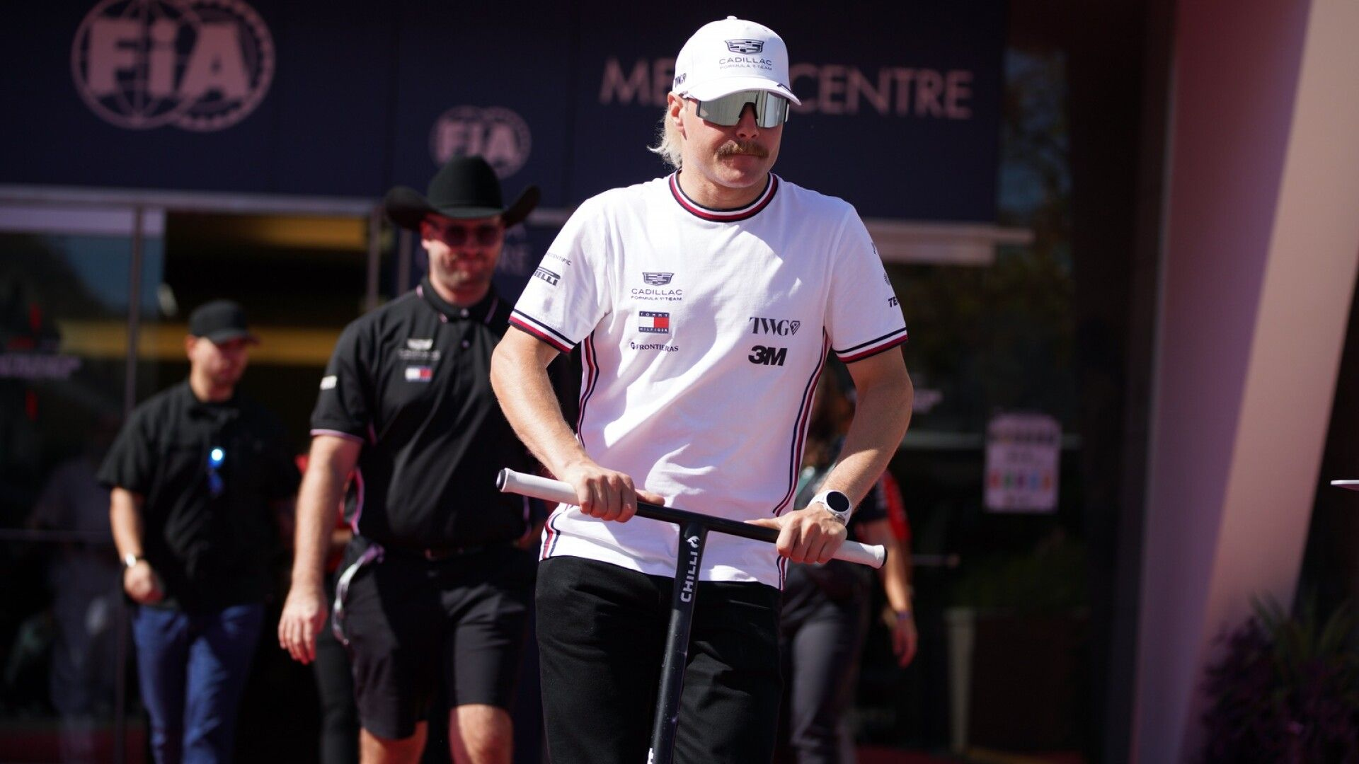 Valtteri Bottas vedettiin sivuun – ikävä alku viikonlopulle