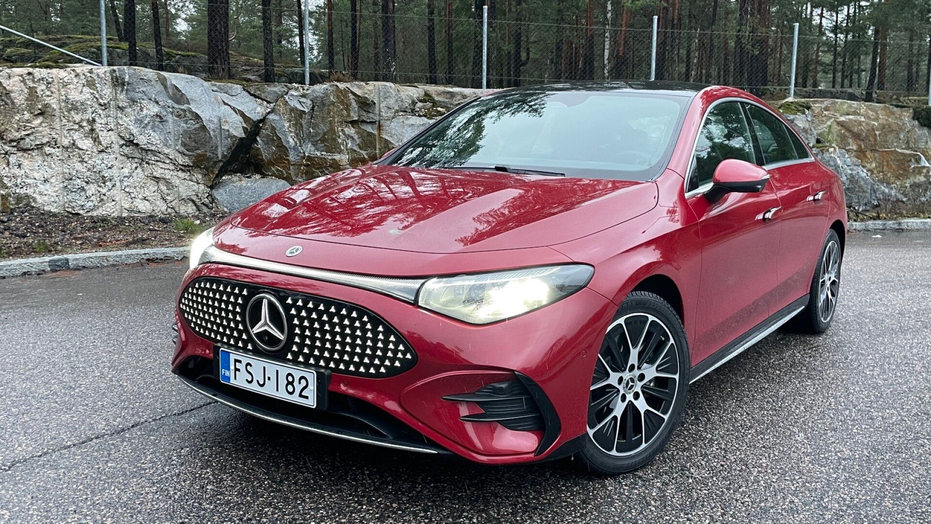 Länsiväylä: Espoo hankkii ökyautoja samaan aikaan, kun se irtisanoo väkeä