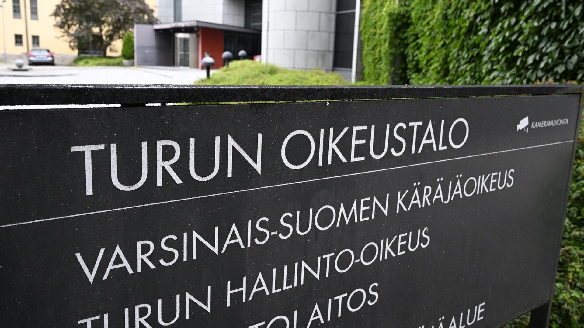 Miesystävä, 34, tunki puolisonsa auton takaluukkuun ja lähti ajamaan – järkyttävä tuomio julki
