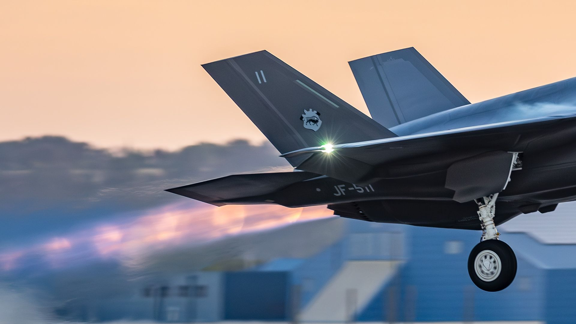 Yksi Suomen uusista F-35 hävittäjistä kantaa biisonia – takaa löytyy viinanhuuruinen tarina